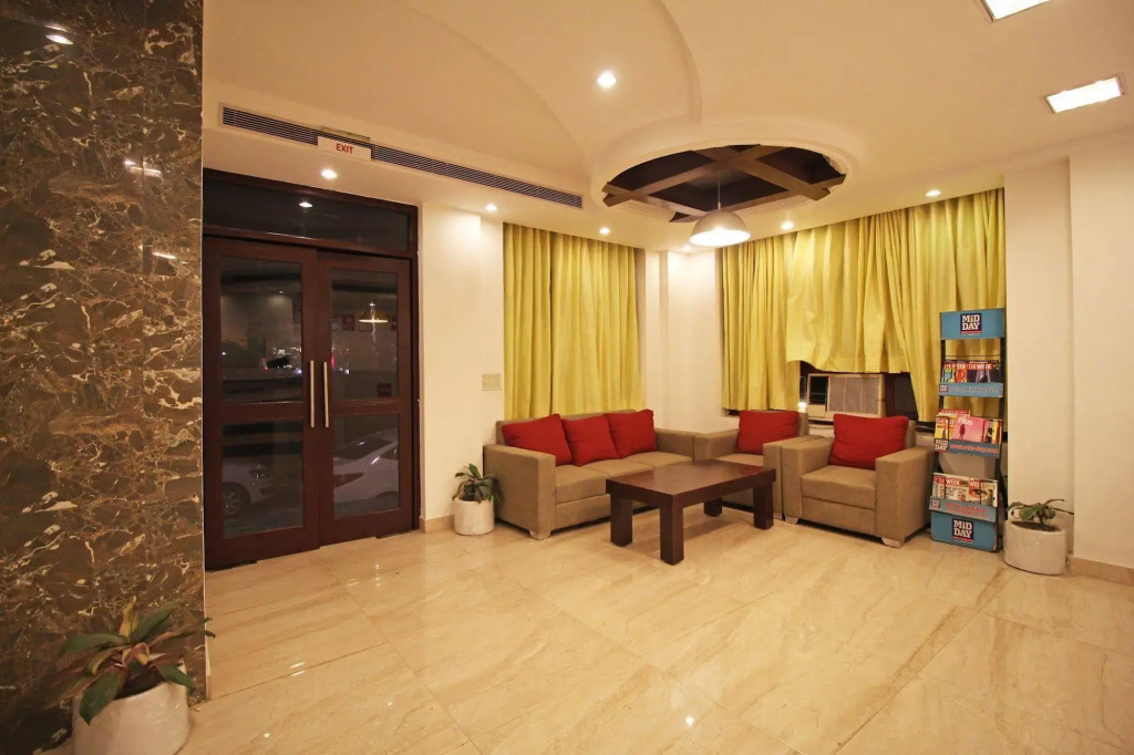 OYO Flagship 525 MG Road Metro Station