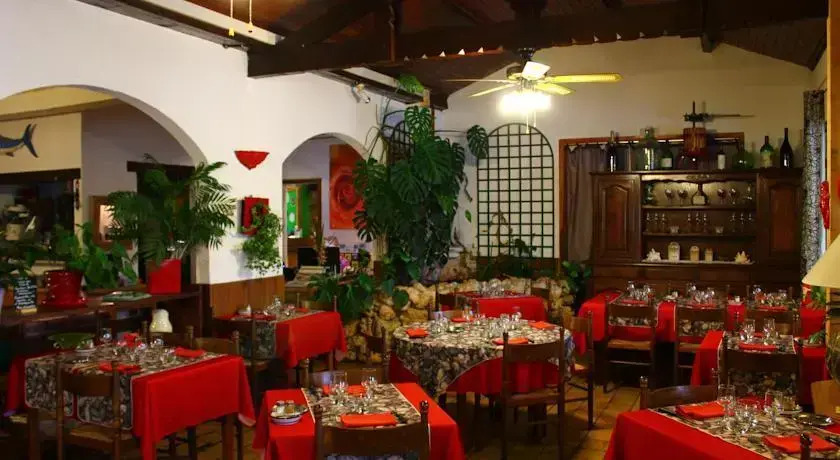 Hotel Bar Restaurant La Pomme de Pin