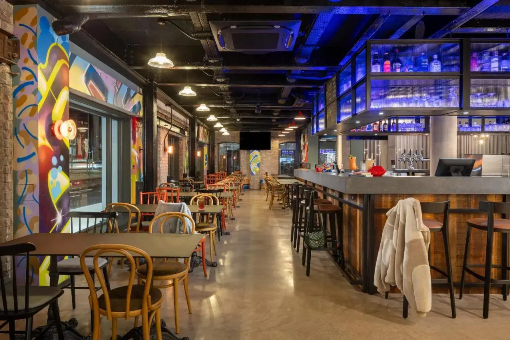 Moxy Cork
