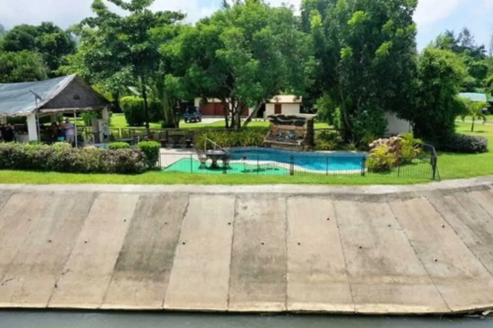 Montys Riverside View Resort