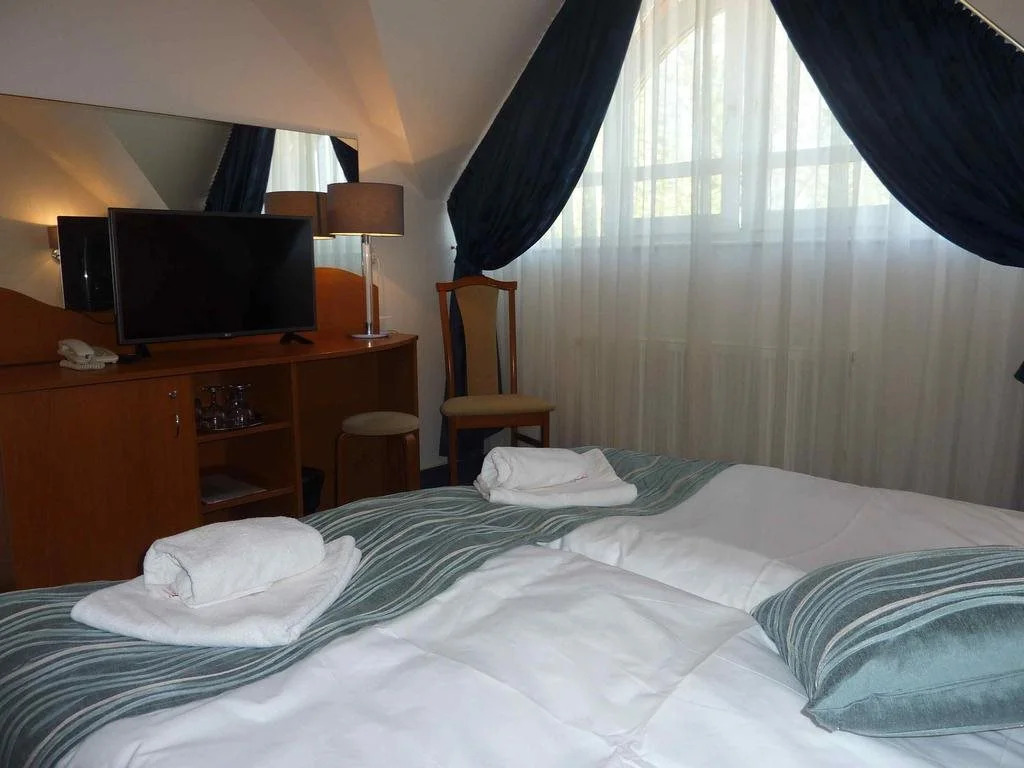 Zsanett Hotel