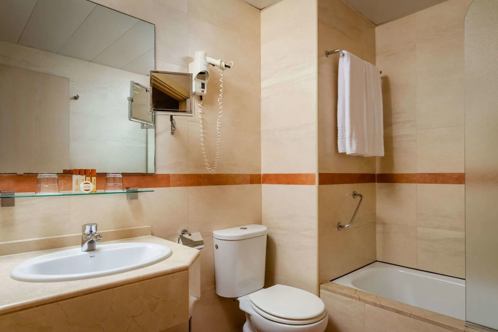 Отель Petit Palace Eixample
