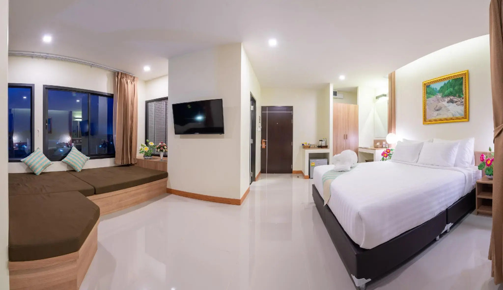 Pura Nakhon Hotel
