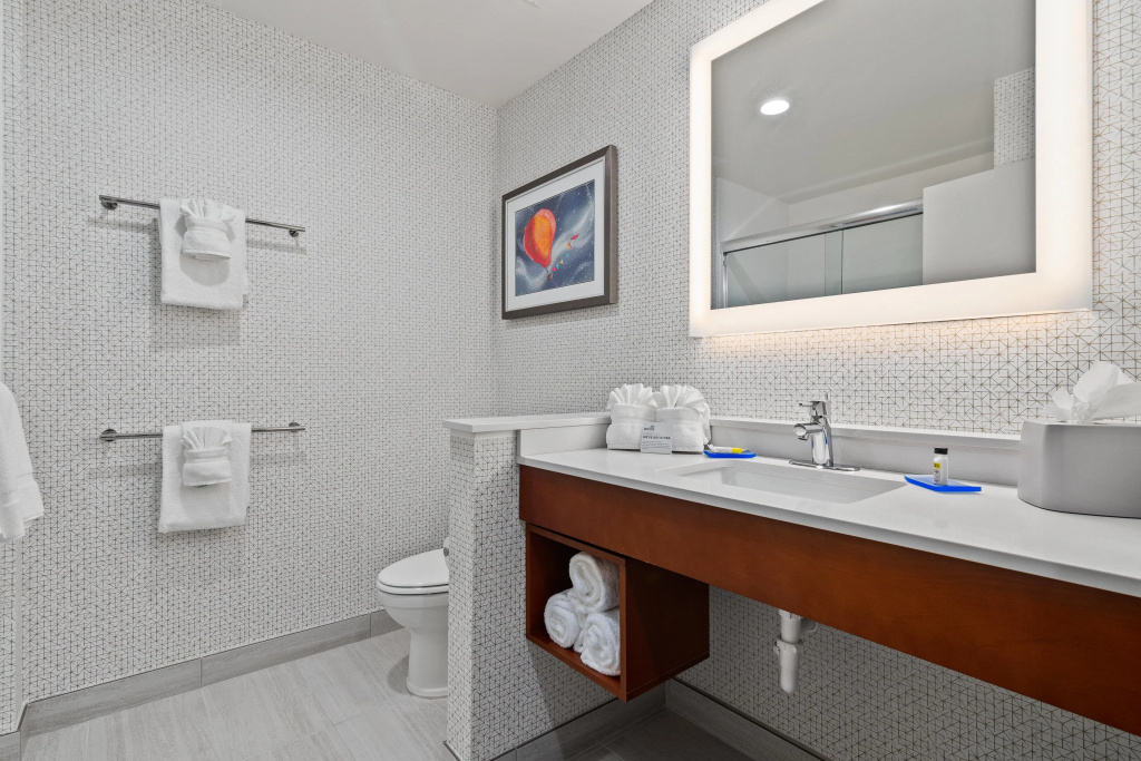 Holiday Inn Express & Suites Orlando- Lake Buena Vista by IHG