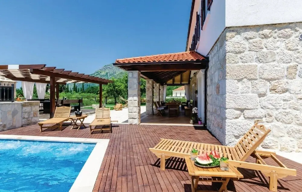 Villa Ucovic - Five-bedroom Villa With Terrace and Swimming Pool ID Direct Booker 4758