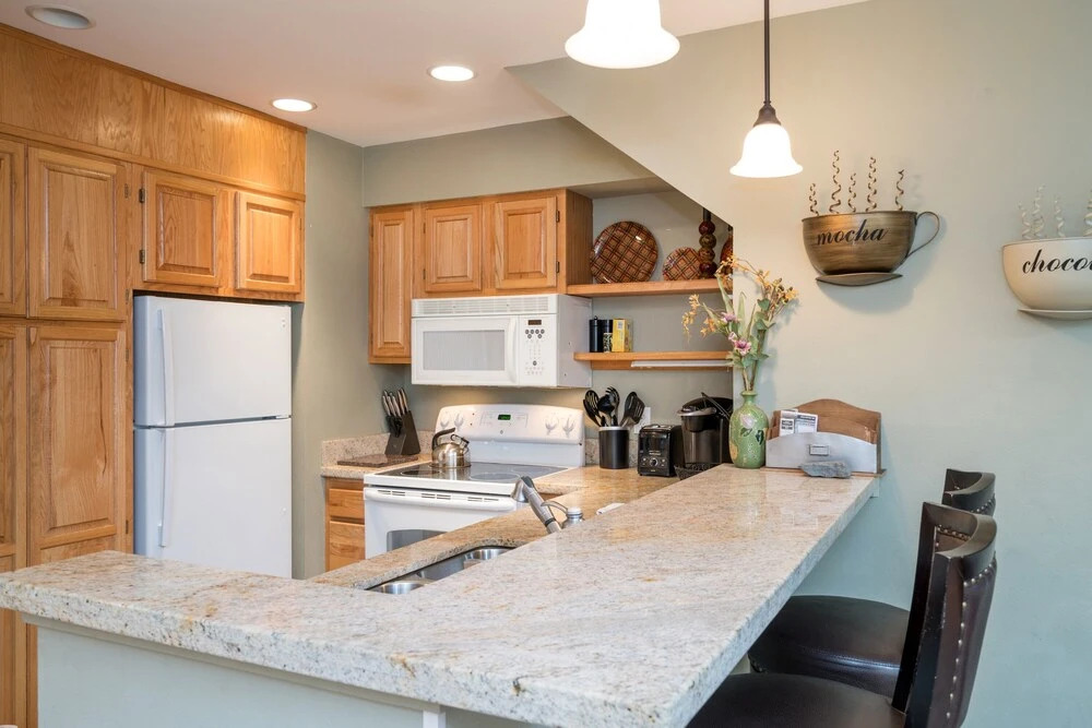 Cimarron Lodge 33 by AvantStay Ski-InSki-Out Property in Complex w Two Hot Tubs