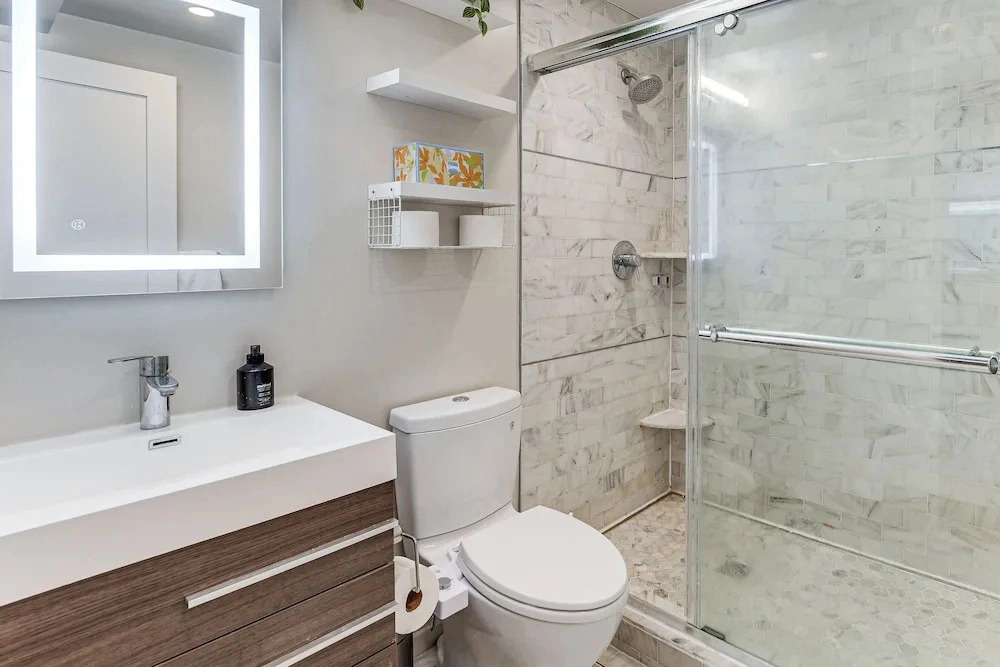 Walkable for Dc250! Stylish Studio in Adams Morgan