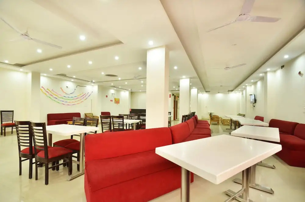 OYO 7372 Platinum Inn