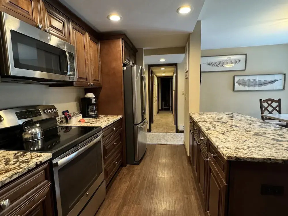 Beautiful Renovated 3br In Keystone 3 Bedroom Condo