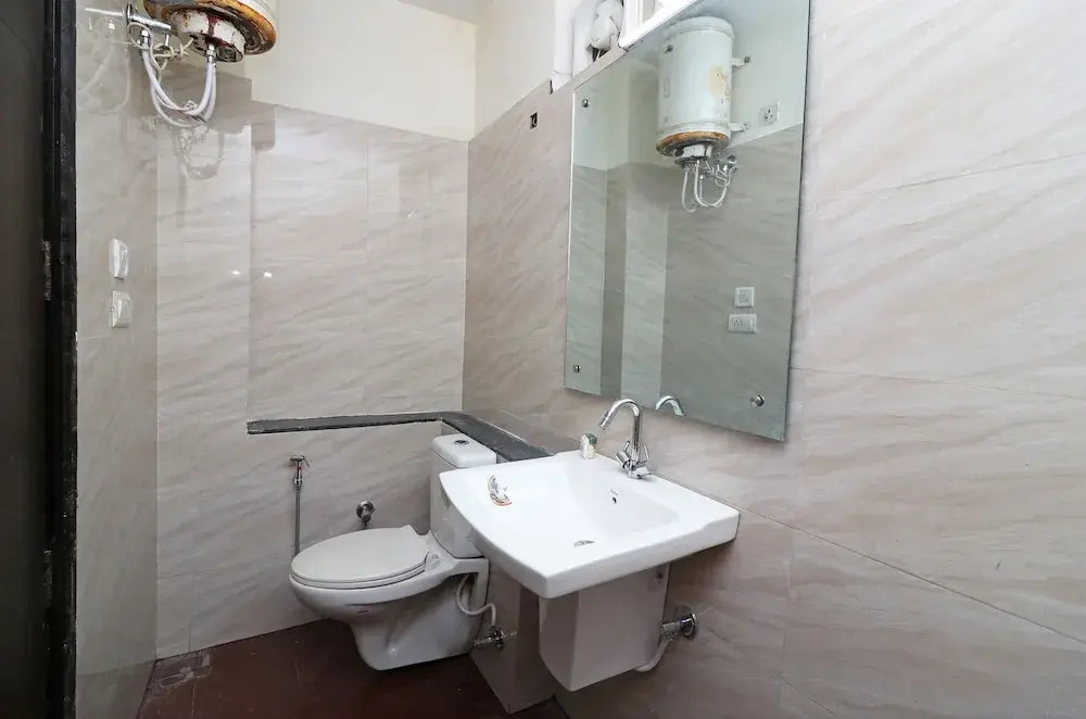 OYO 18753 Hotel Glance Inn