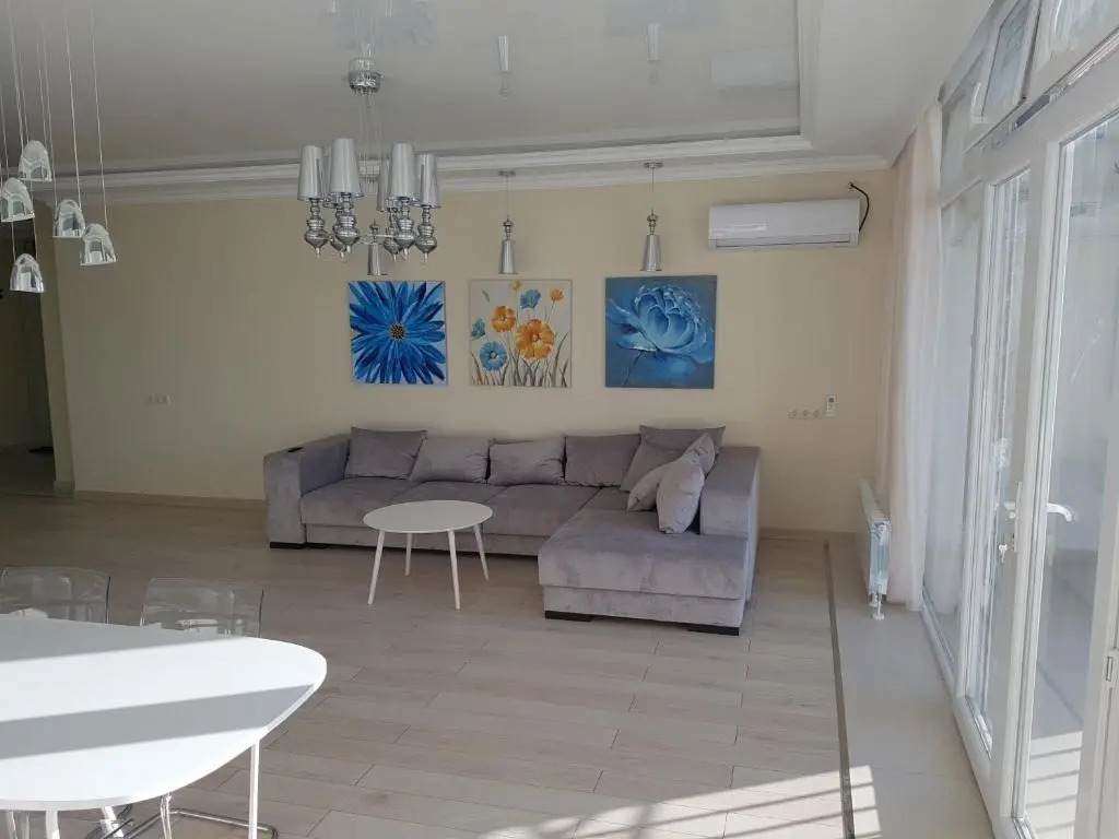 J.R Apartment in the sea