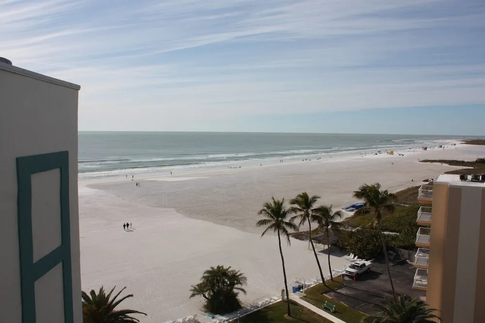 Jamaica Royale 802 - 2 Br Condo