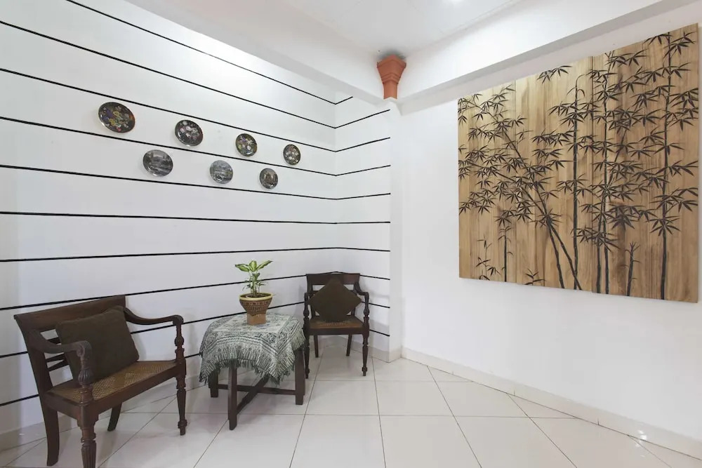 RedDoorz Near TB Simatupang