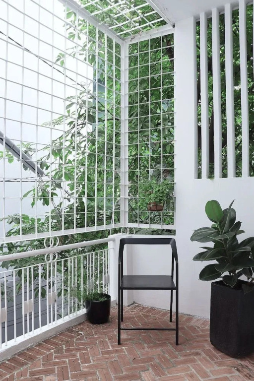 Pin Poshtel