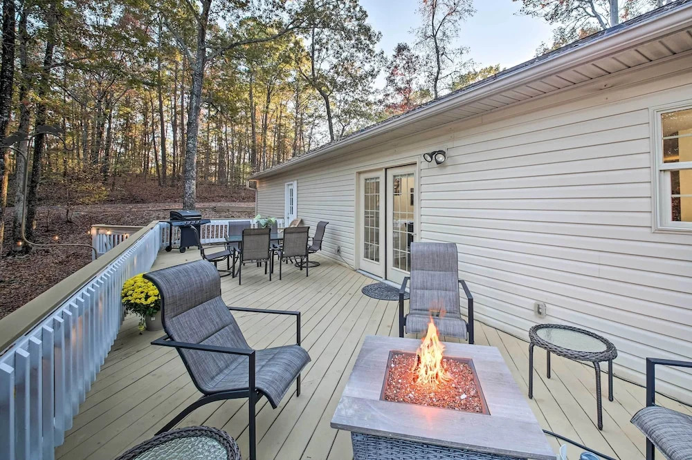 Fire Pit and Grill Tranquil Retreat in Hot Springs