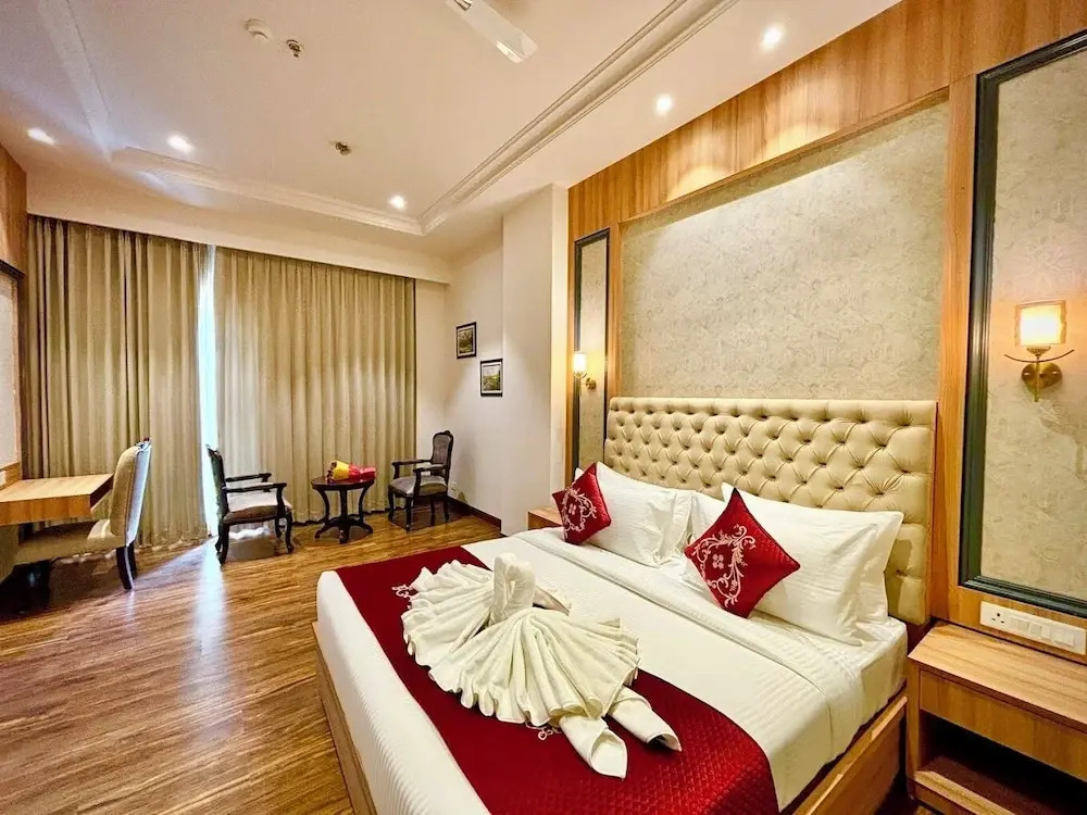 Hotel Sukh Farm 5-minute drive to Banasar Bagh