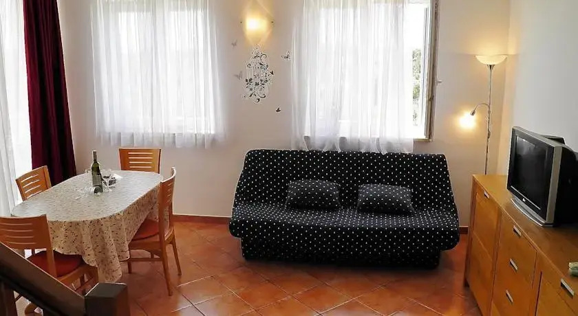 Apartments Leverić 230