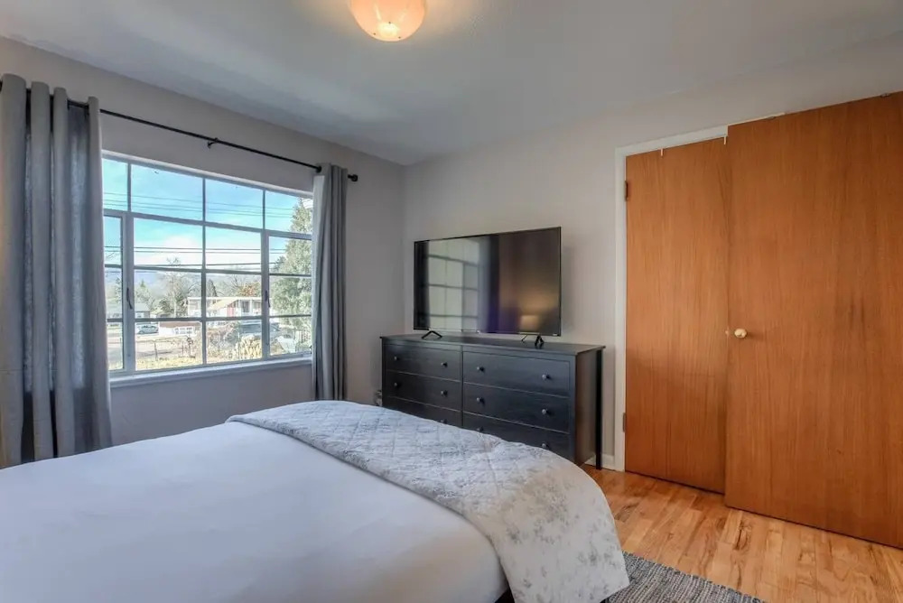 4 Bedroom Mountain View with Firepit & Ping Pong