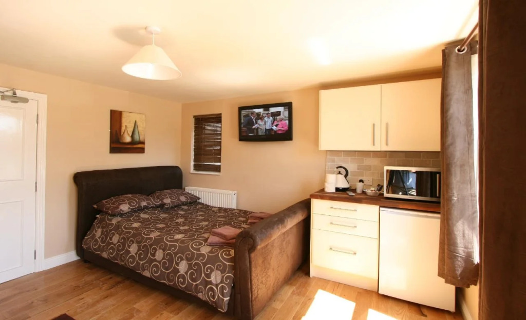 Central Studios Gloucester Road by RoomsBooked