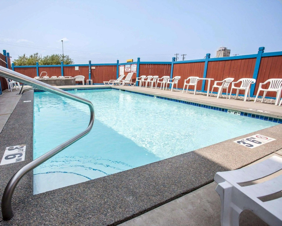 Rodeway Inn & Suites