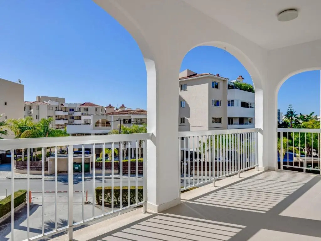 Sanders Sun City - 3-bdr Apt With Shared Pool
