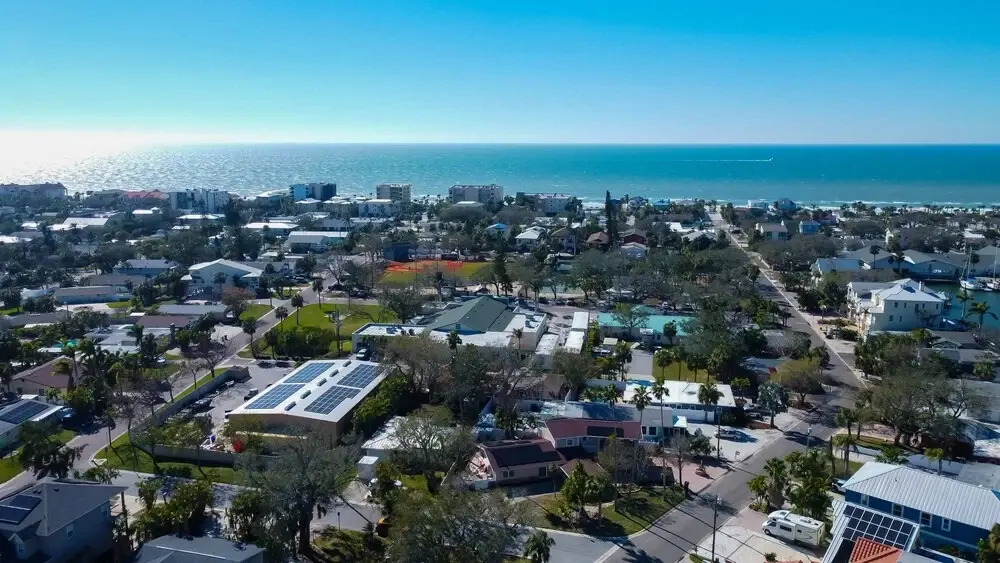 Simple Rooftop Gem 2 Blocks 2 Beach Pets Allowed