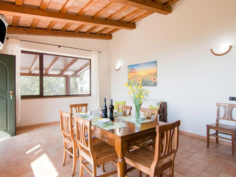 Cozy Farmhouse in Apecchio with Hot Tub