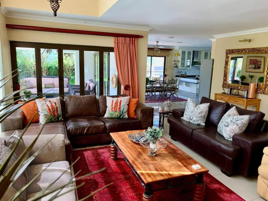 Westlake Waterfront Villa - Entire Villa