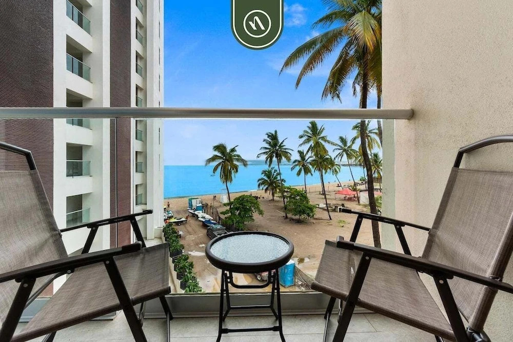 Brand New Oceanview Studio - Pools - Beach - Gym