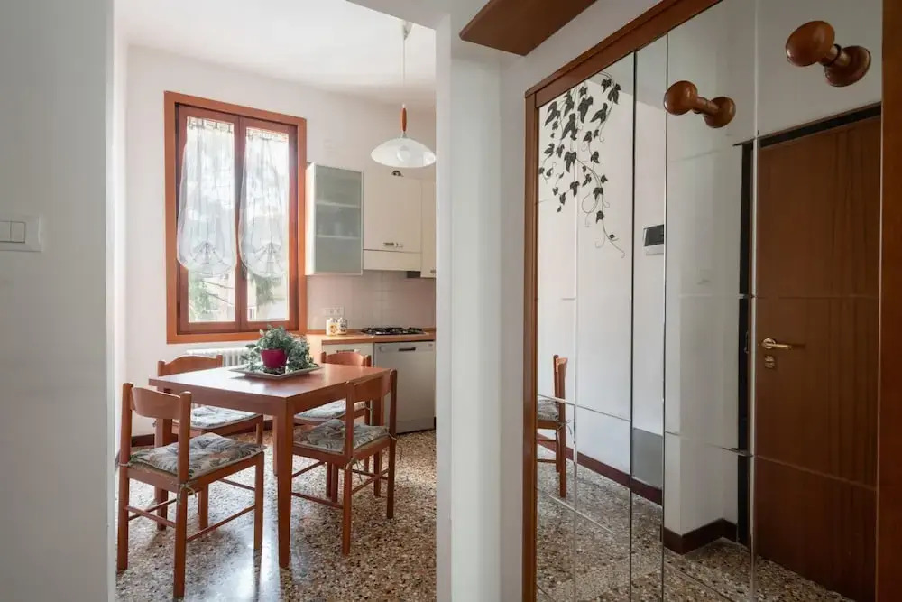 Venice Grand Canal Style Apt 2 by Wonderful Italy