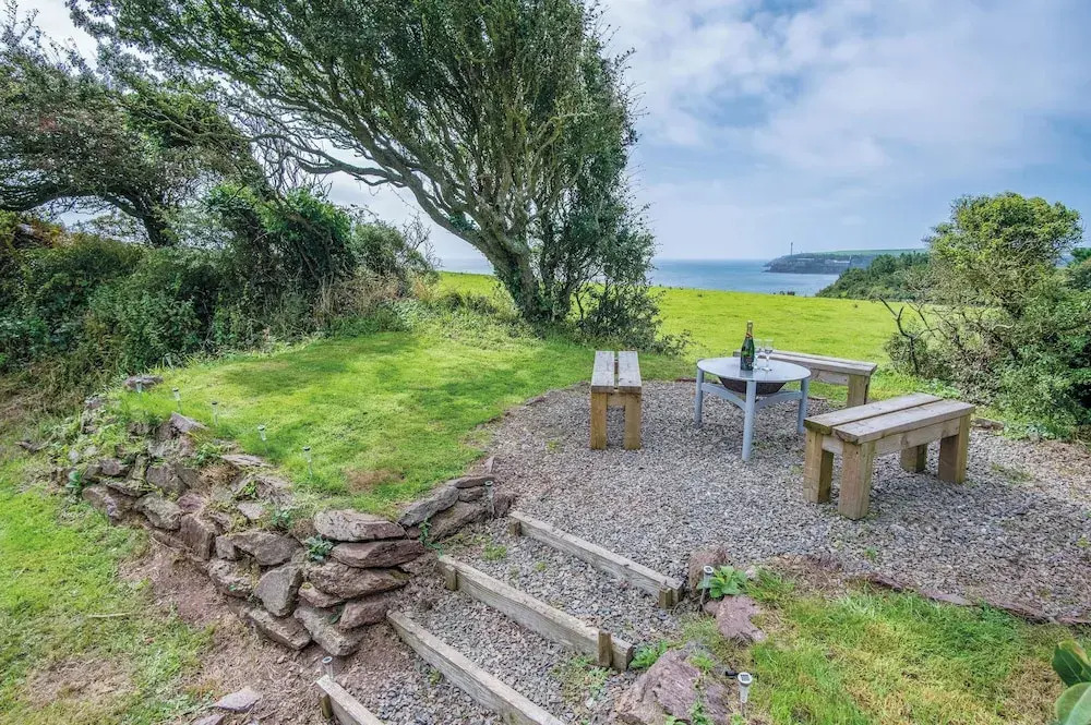 Haven View - 1 Bed Shepherds Hut - St Ishmael's
