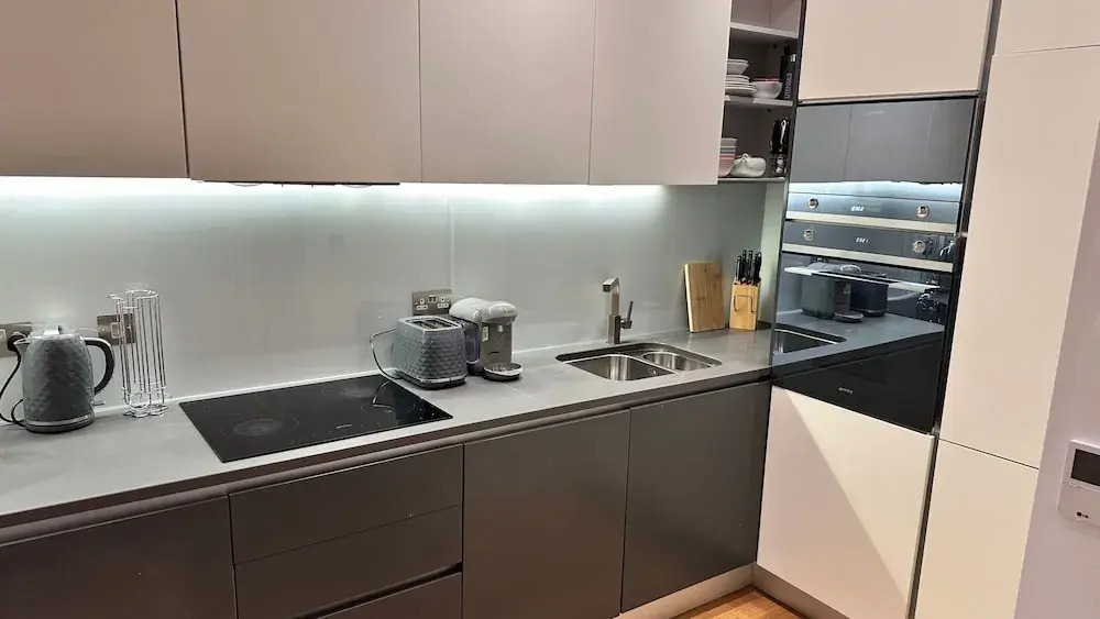 Apartment-sleeps3-hottub-patio