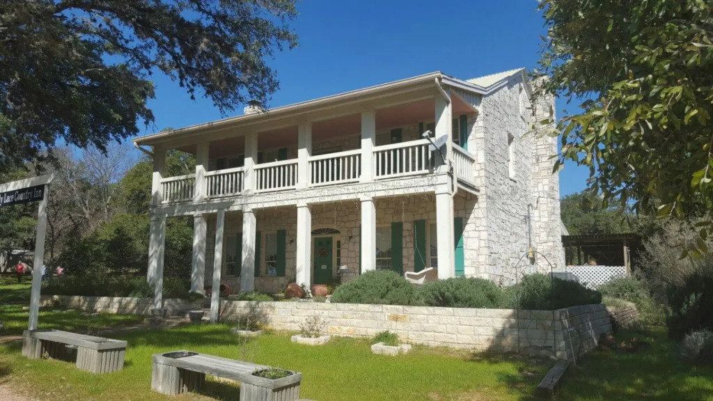 Chantilly Lace Country Inn - Bed And Breakfast - Adult Only