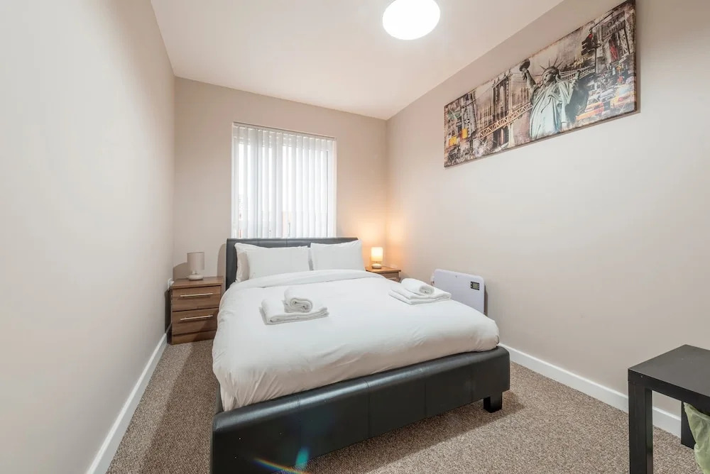 3 Bedroom Apartment Near City Centre With Parking