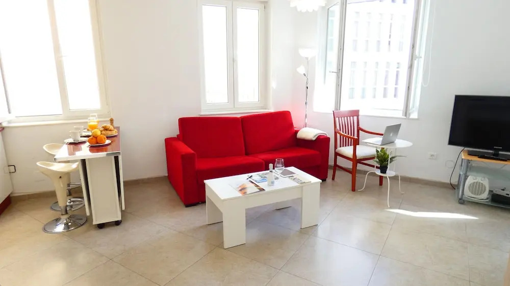 Uncibay Square Apartment