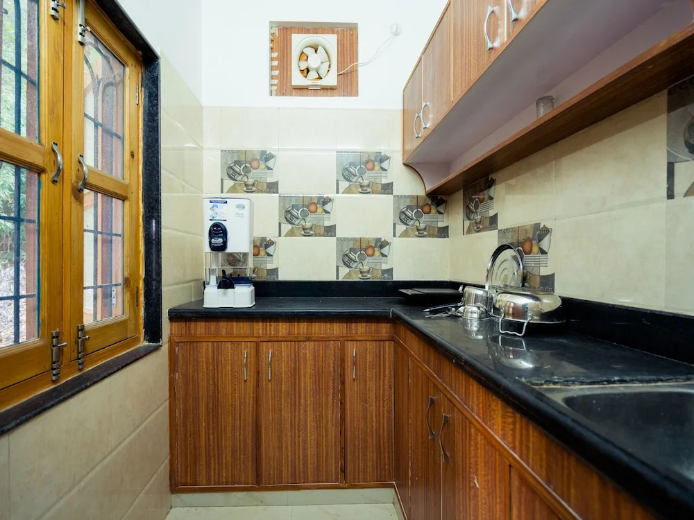OYO 14055 Home Exotic 1BHK Barlowganj