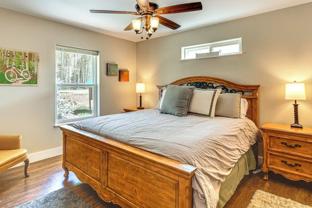 30 Mi to Crested Butte: Dog-friendly Home By River