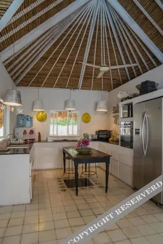 Villa Kalis, 10BR, Sleeps 24, Perfect for Groups, Best Value Seminyak