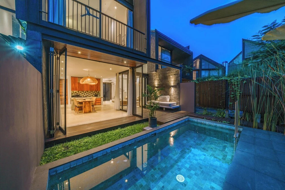 Villa RIZR: Industrial 3BR villa nearby Berawa Beach