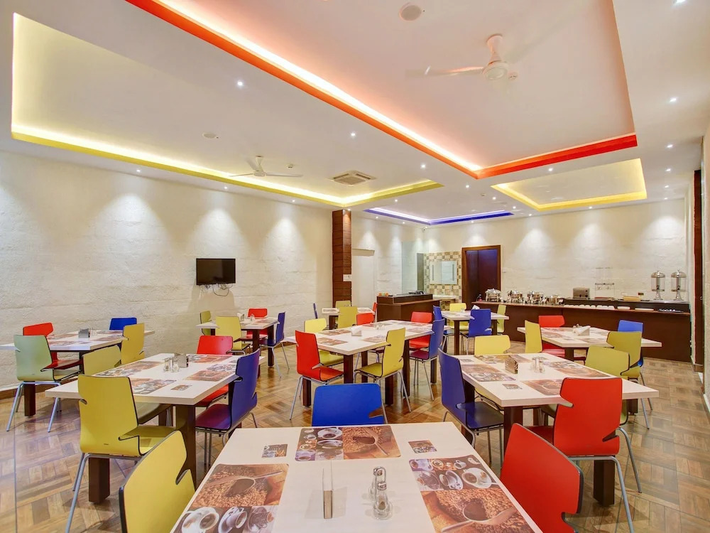 OYO 13090 Astor Hotel
