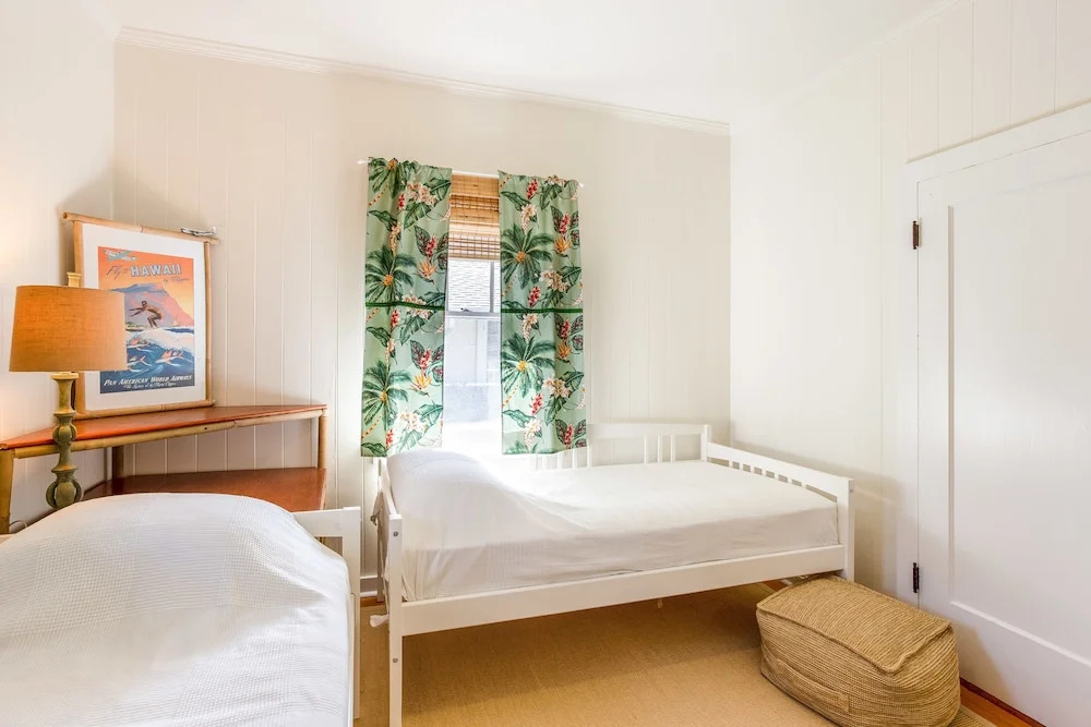 Upgraded 2br W/ Diamond Head Views - Walk To Beach 2 Bedroom Cottage