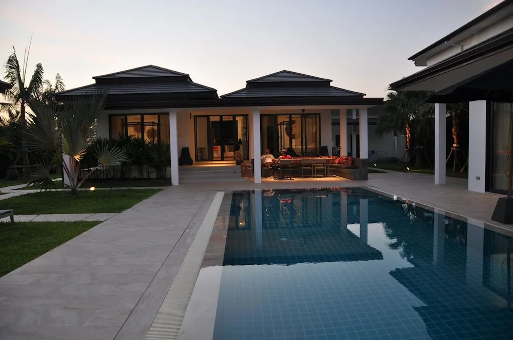 Lagoon Villa