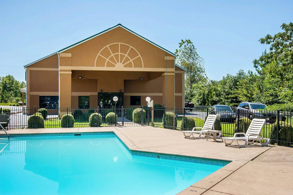 Econo Lodge Inn & Suites Centerville
