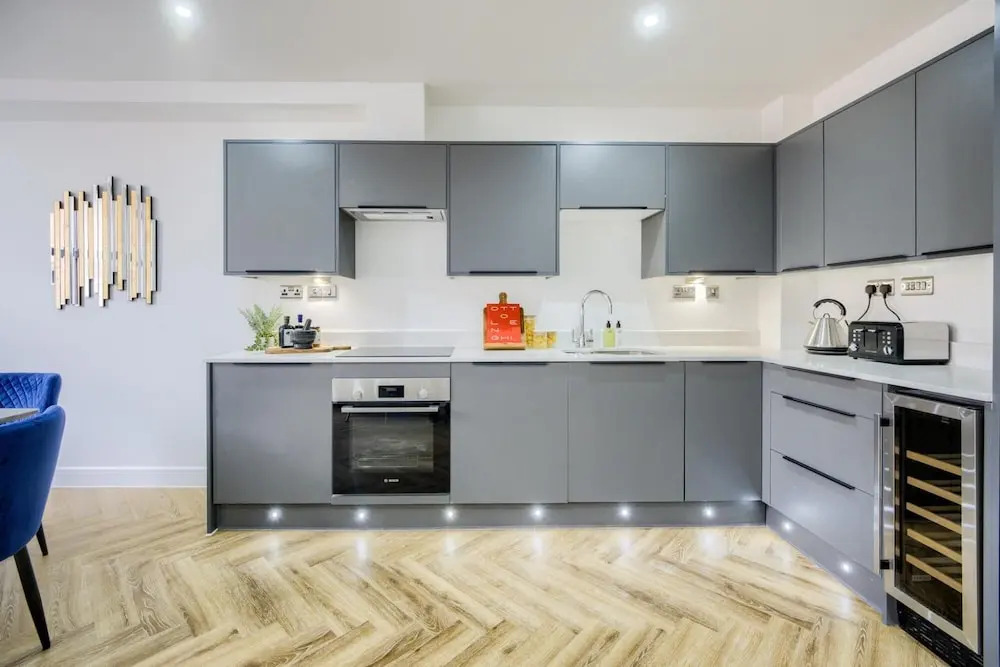 21 The Hallmark Bond St - Rhys Davis