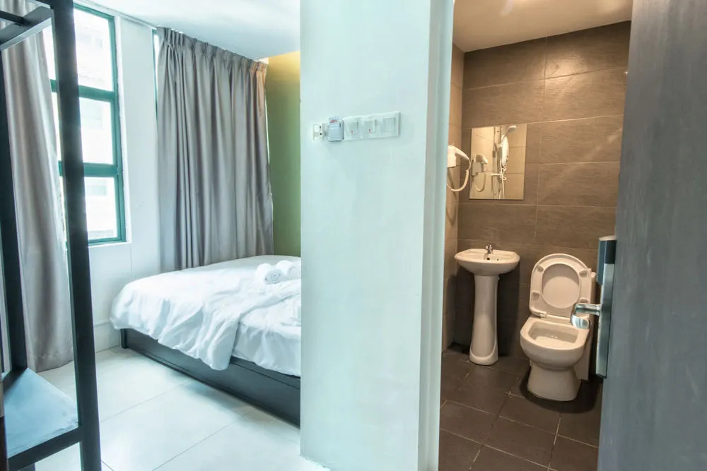 Econtel Queensbay