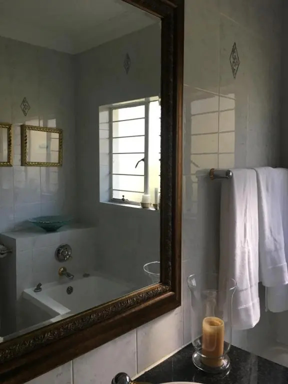 Vair's Place Guest House in Sandton Paulshof - Apartment, Lux Suites & Spa