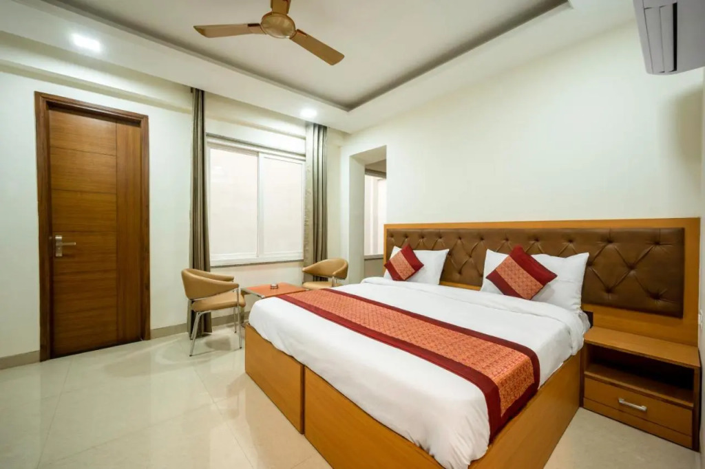 The Palms Inn I Near Medanta Medicity I Sec-38