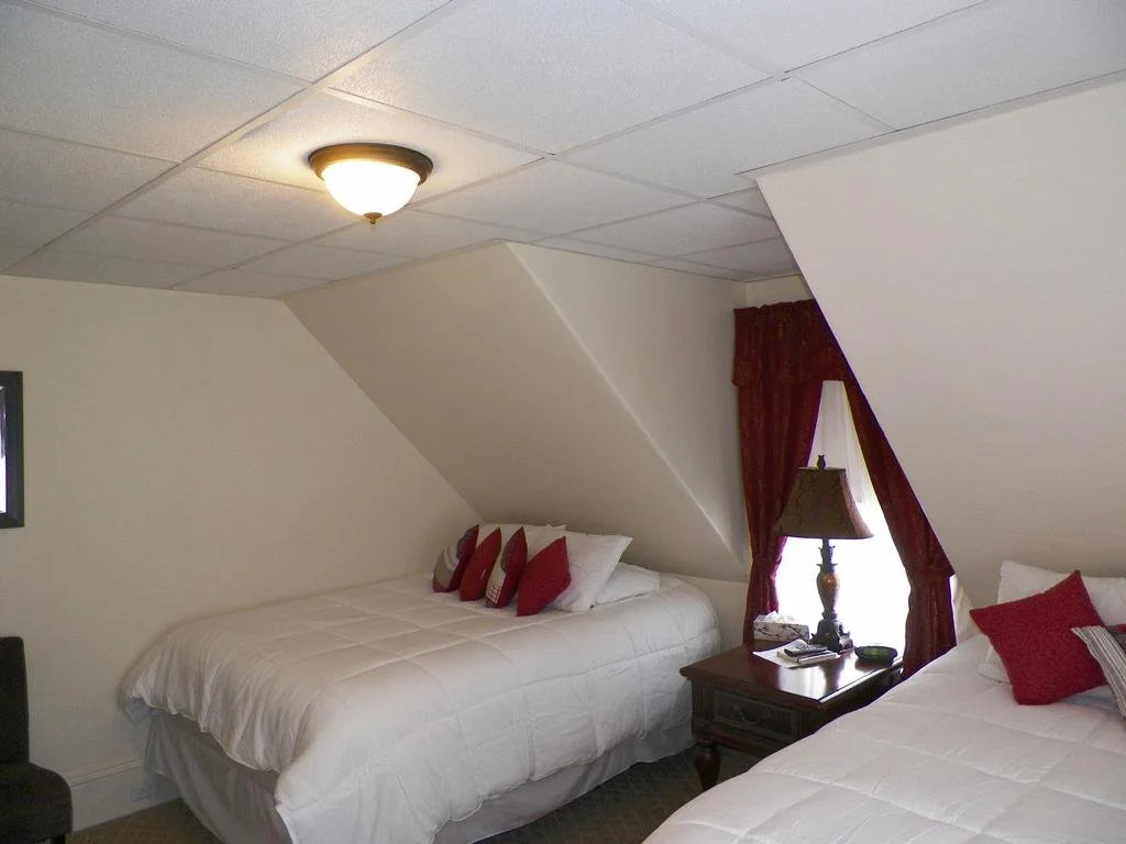 The Whitetail Inn and Suites- Lincoln