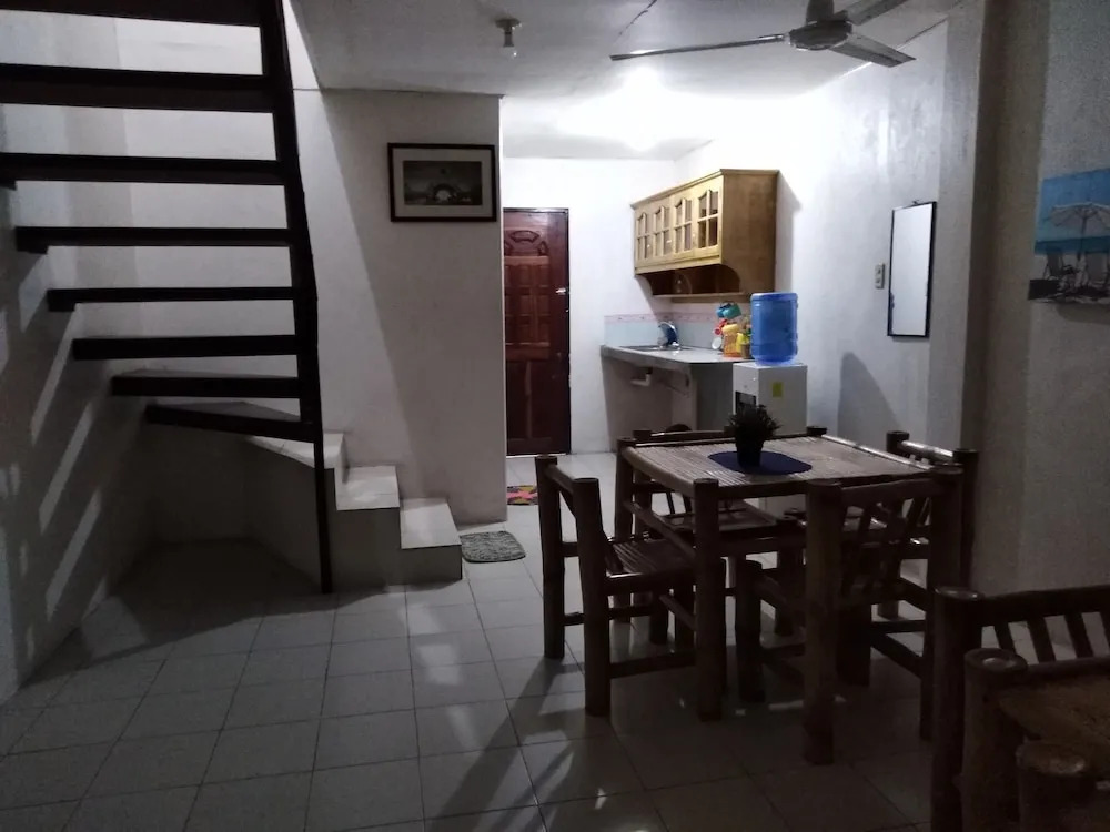 Deden's Pizzeria and Guesthouse - Moalboal Panagsama