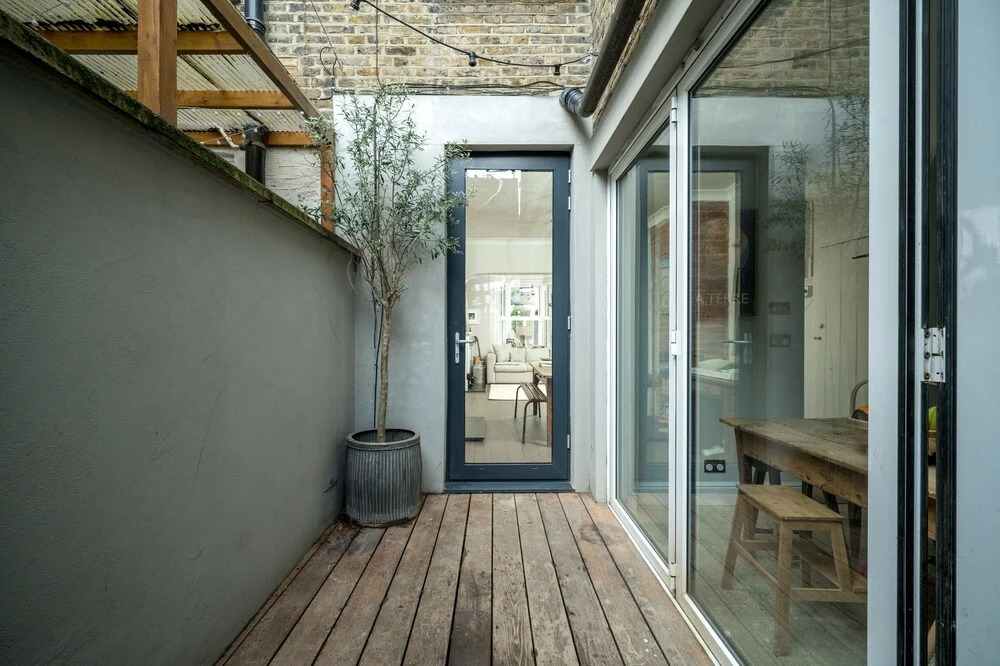 Altido Homely 4-Bed House W/ Terrace In Wandsworth